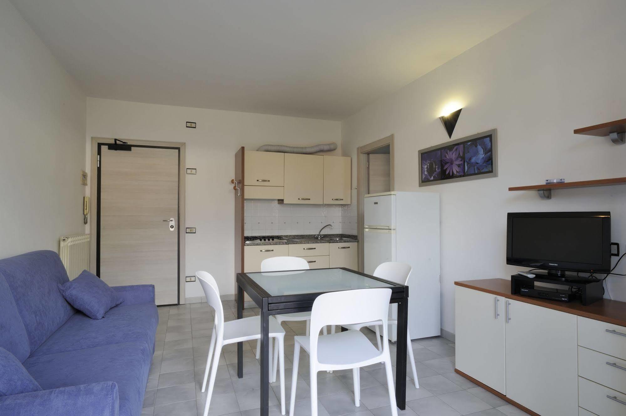 Residence I Cormorani Лоано Екстериор снимка